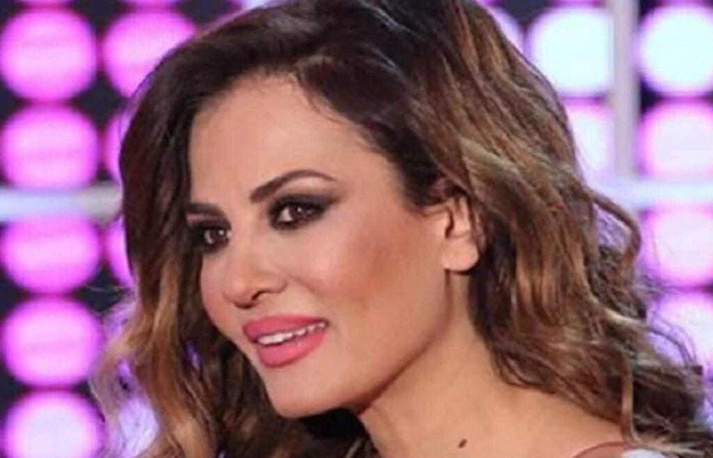 Ακαταμάχητη η Δήμητρα Ματσούκα σε ρόλο έκπληξη! Κόκκινος πειρασμός 1 Μια απο τις καλύτερες εμφανίσεις που έχει κάνει ποτέ η ηθοποιός Δήμητρα Ματσούκα, έχει γίνει στο μνημείο του Άγνωστου Στρατιώτη,