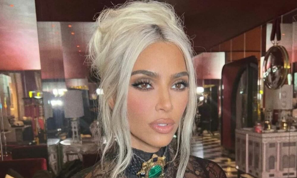 H Kim Kardashian παραδέχεται ότι θέλει να βρίσκεται όλο και πιο κοντά με τον Pete Davidson αφού ανακάλυψε ότι έχει «χαρισματικά» προσόντα