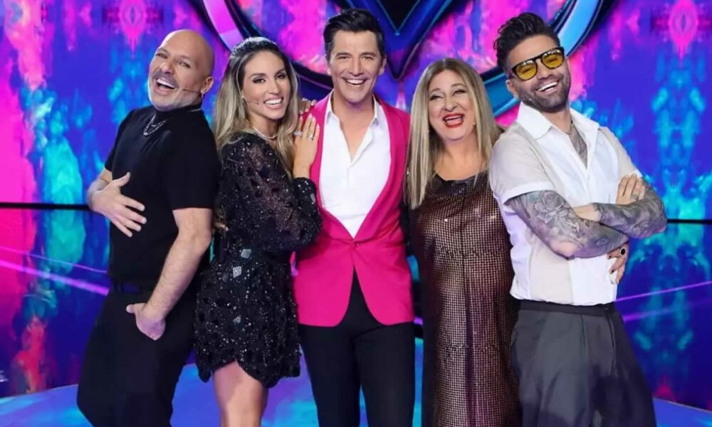 Πανικός στο πλατό του Masked Singer, όπου βρέθηκε η Σίσσυ Καλλίνη για να ψαρέψει αποκαλυπτικά πράγματα απο τους πρωταγωνιστές!