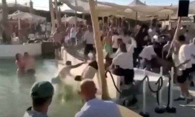 Που σε πονεί και που σε σφάζει σε brach bar της Μυκόνου με μεθυσμένους θαμώνες να μετατρέπουν σε ρινγκ γνωστό beach restaurant στην παραλία