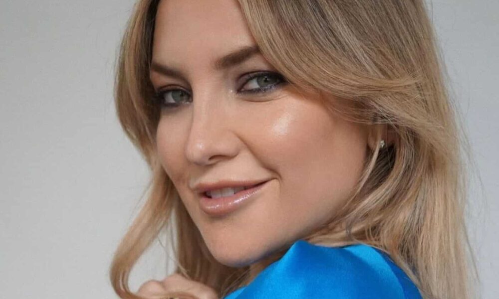 Η Kate Hudson ζεσταίνει πολύ τα πράγματα στο Ποζιτάνο της Ιταλίας με την εμφάνιση της, καθώς οι παπαράτσι την έπιασαν να βουτάει απο