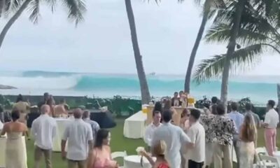 Ένας γάμος το βράδυ του Σαββάτου στην περιοχή Kailua-Kona καταστράφηκε όταν μια σειρά από μεγάλα πανύψηλα κύματα κατέκλυσαν την εκδήλωση,