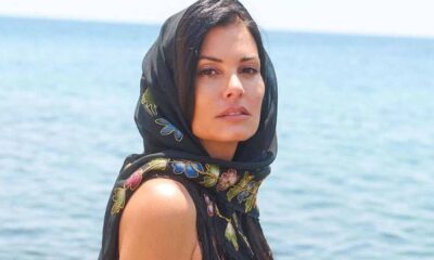 Η Μαρία Κορινθίου είναι ίσως η πιο εντυπωσιακή μελαχρινή ηθοποιός της Ελλάδας, η δική μας Μόνικα Μπελούτσι. Η γνωστή ζουμερή και εντυπωσιακή
