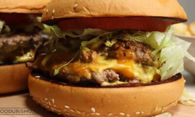 Αυτή η συνταγή για Smash burger είναι ότι καλύτερο υπάρχει για να φτιάξετε μόνοι σας τα τελειότερα burger που έχετε φάει ποτέ στην ζωή σας.