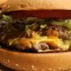 Αυτή η συνταγή για Smash burger είναι ότι καλύτερο υπάρχει για να φτιάξετε μόνοι σας τα τελειότερα burger που έχετε φάει ποτέ στην ζωή σας.