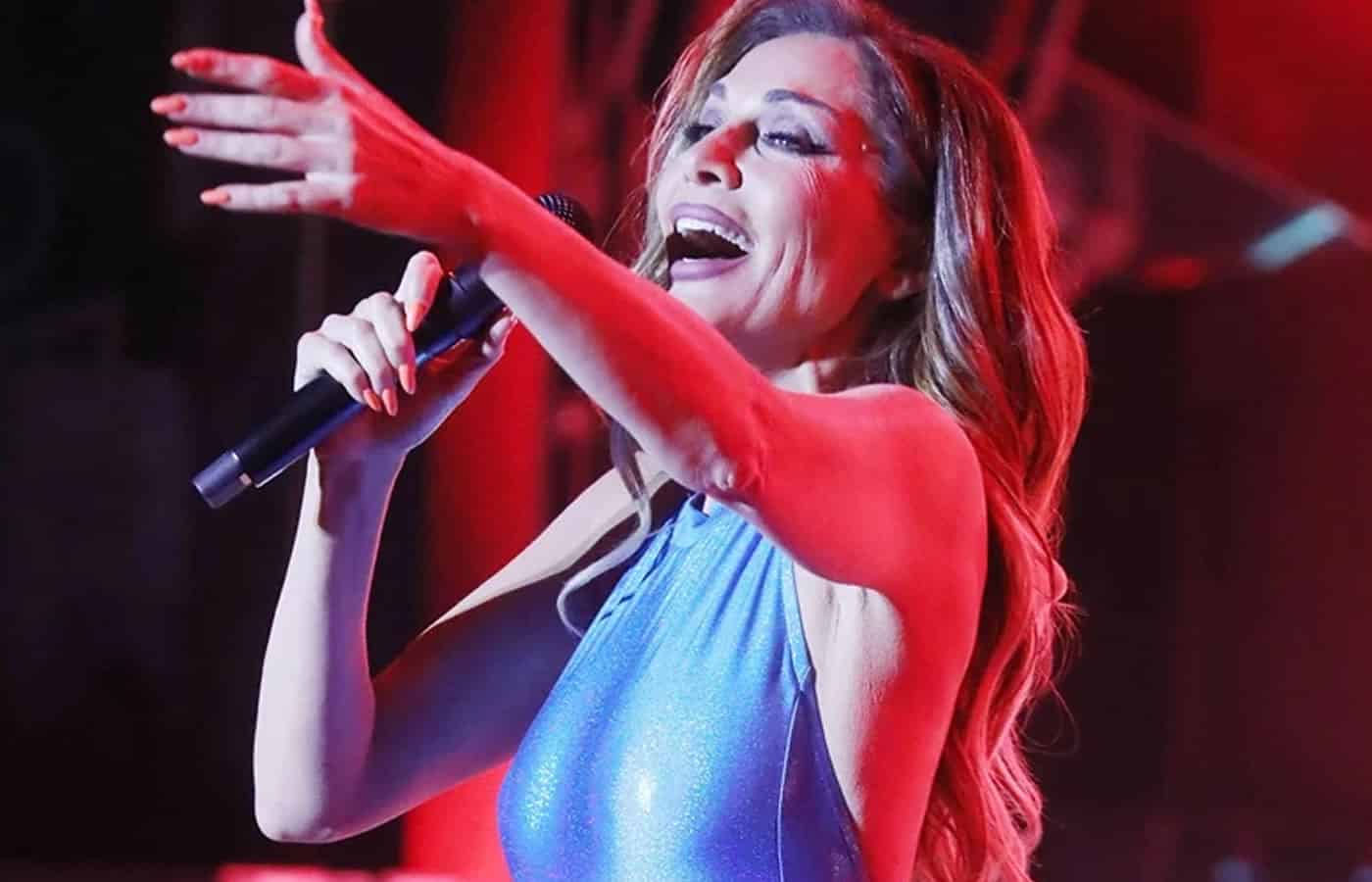Την αποθέωση γνώρισε η Δέσποινα Βανδή η οποία μαζί με τον Γιώργου Θεοφάνους έδωσαν συναυλία στο θέατρο Άλσος με την τραγουδίστρια