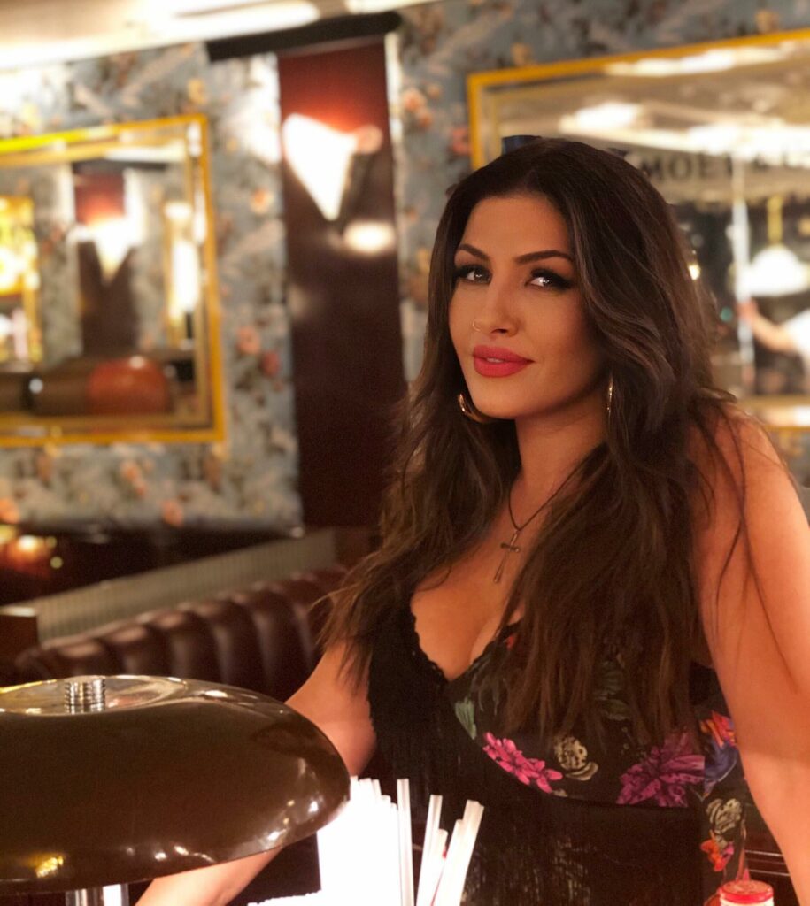 helenapaparizouofficial