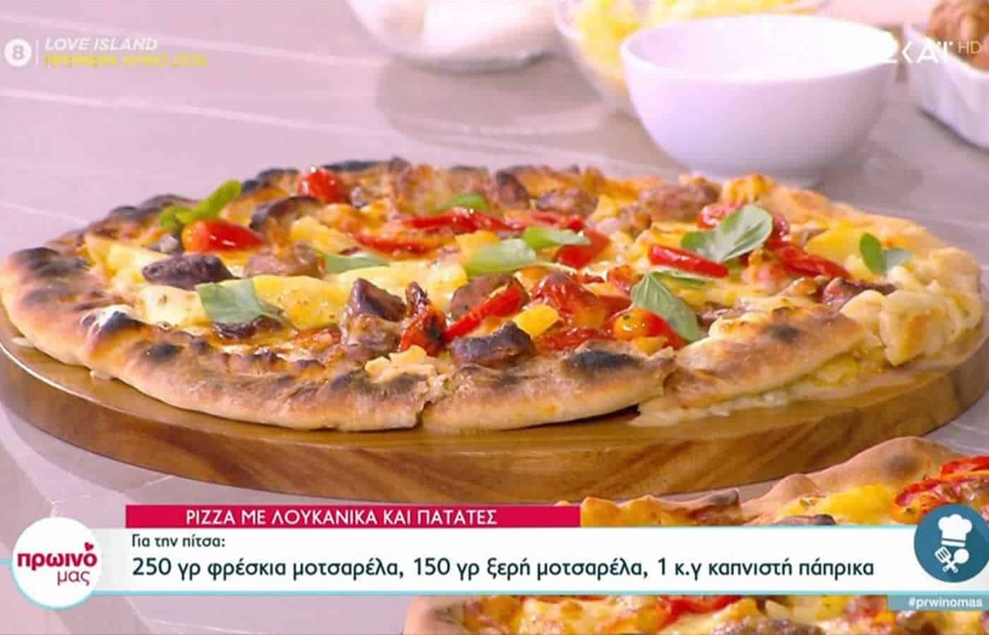 Μια διαφορετική Pizza έφτιαξε σήμερα στην εκπομπή της Φαίης Σκορδά, Πρωινό μας στον ΣΚΑΪ. Ο δημοφιλής σεφ έφτιαξε μια Pizza με λουκάνικα