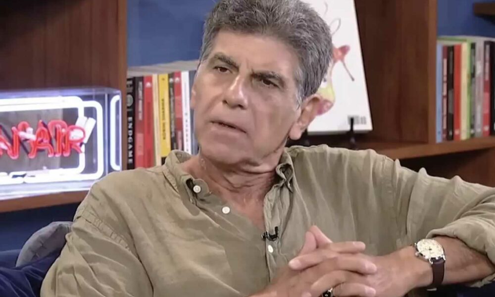 Ειλικρινής σε τέτοιο βαθμό που είναι εύκολα παρεξηγήσιμος είναι ο αγαπημένος ηθοποιός Γιάννης Μπέζος ο οποίος για μια ακόμα φορά μιλάει