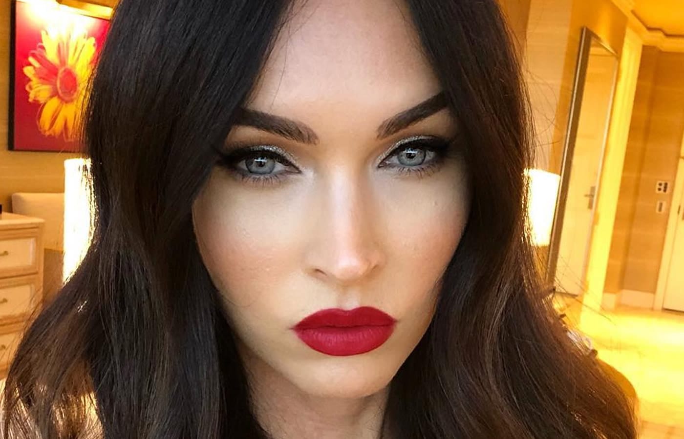 Απίστευτες εικόνες της ηθοποιού Megan Fox κάνουν τον γύρω του διαδικτύου με την εντυπωσιακή super star να κάνει ότι είναι καλύτερο για να