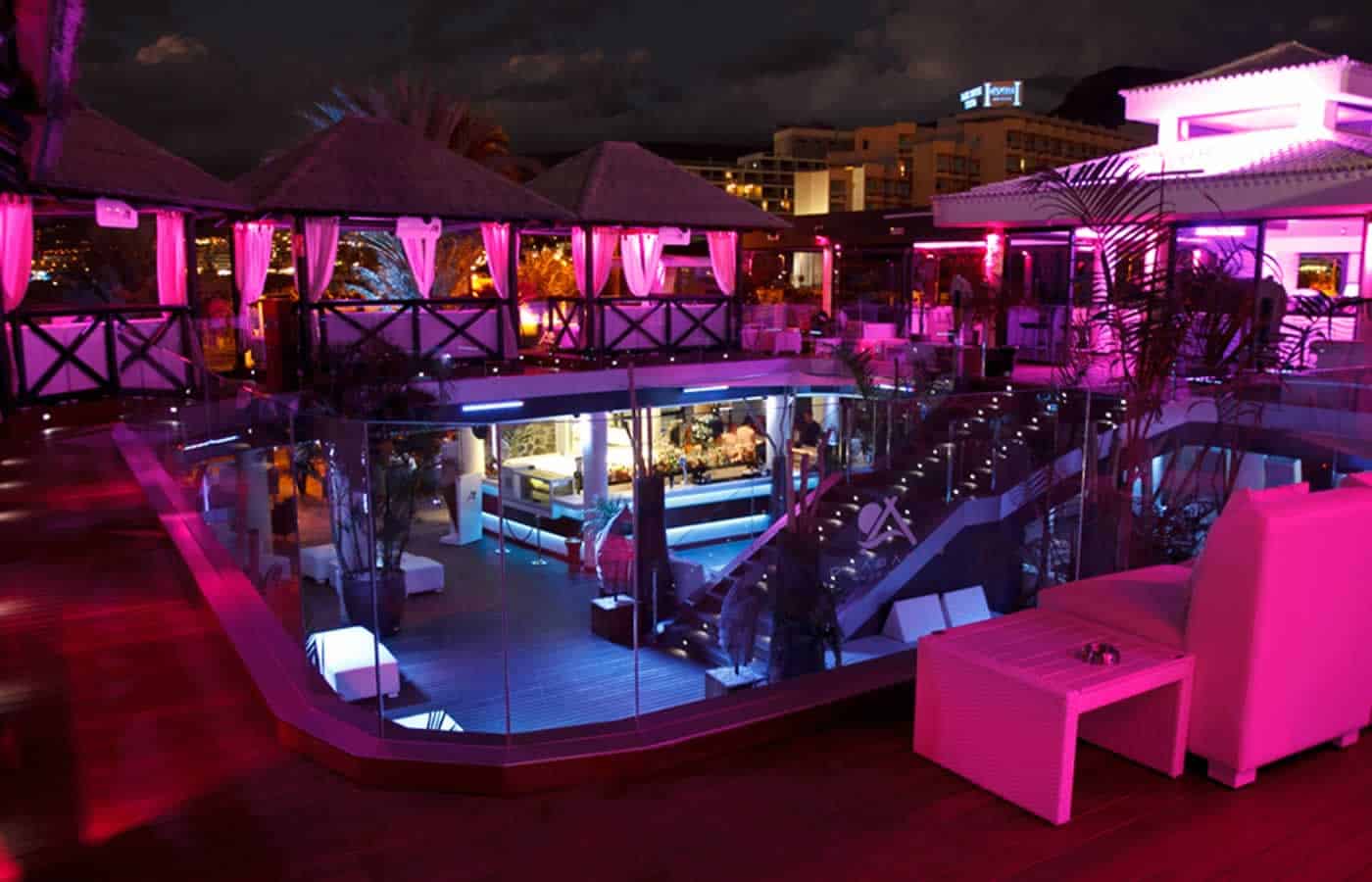 Μετά την ανακοίνωση ότι το Love Island κόβεται οριστικά απο τον ΣΚΑΪ, όλοι αρχίζουν και μαζεύουν τα συμπράγκαλα τους απο την βίλα. Το ίδιο