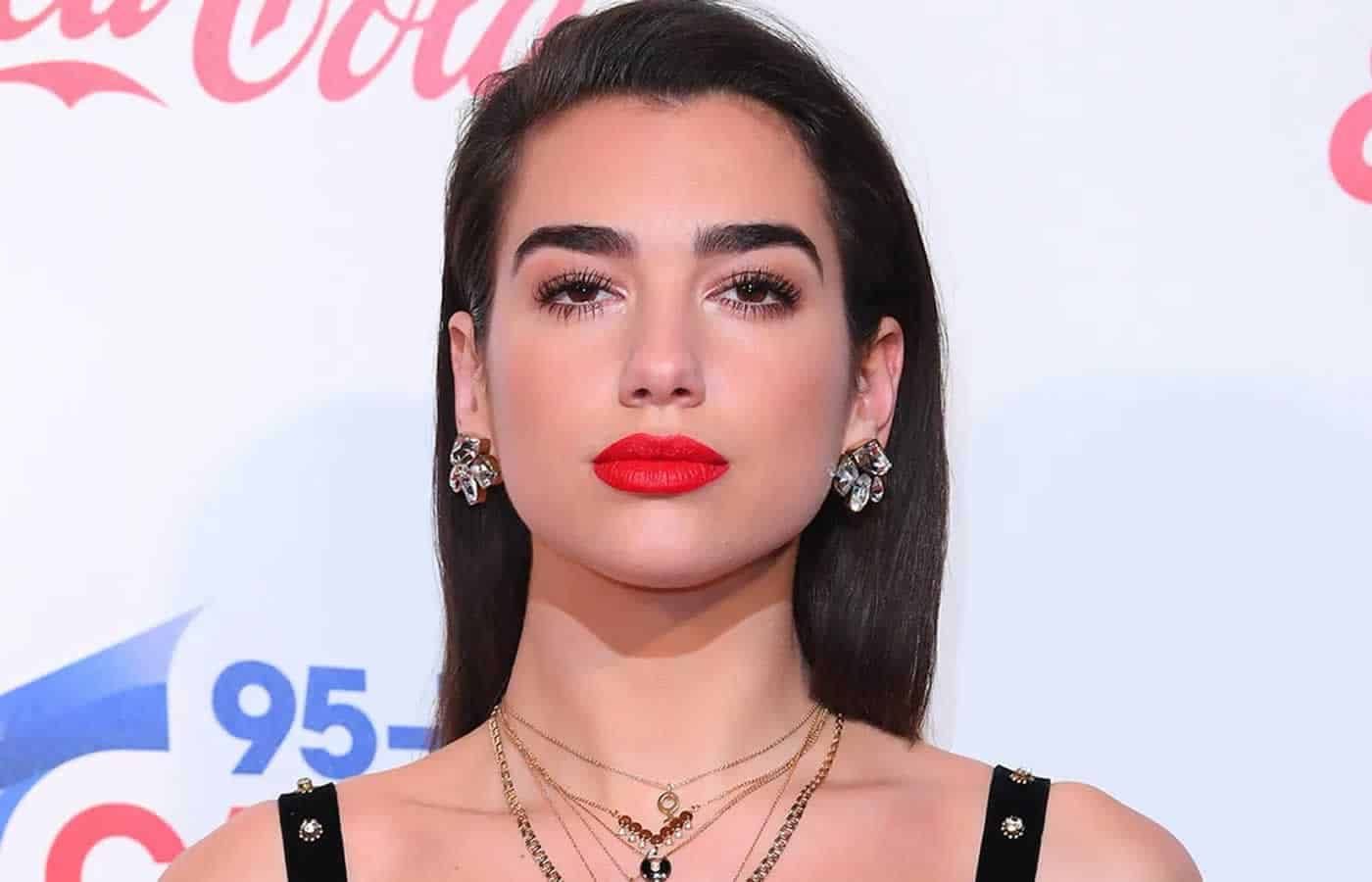 Η Dua Lipa είναι μια από τις πιο διάσημες και όμορφες τραγουδίστριες της παγκόσμιας μουσικής βιομηχανίας με τάσεις να γίνει και μια απο τις