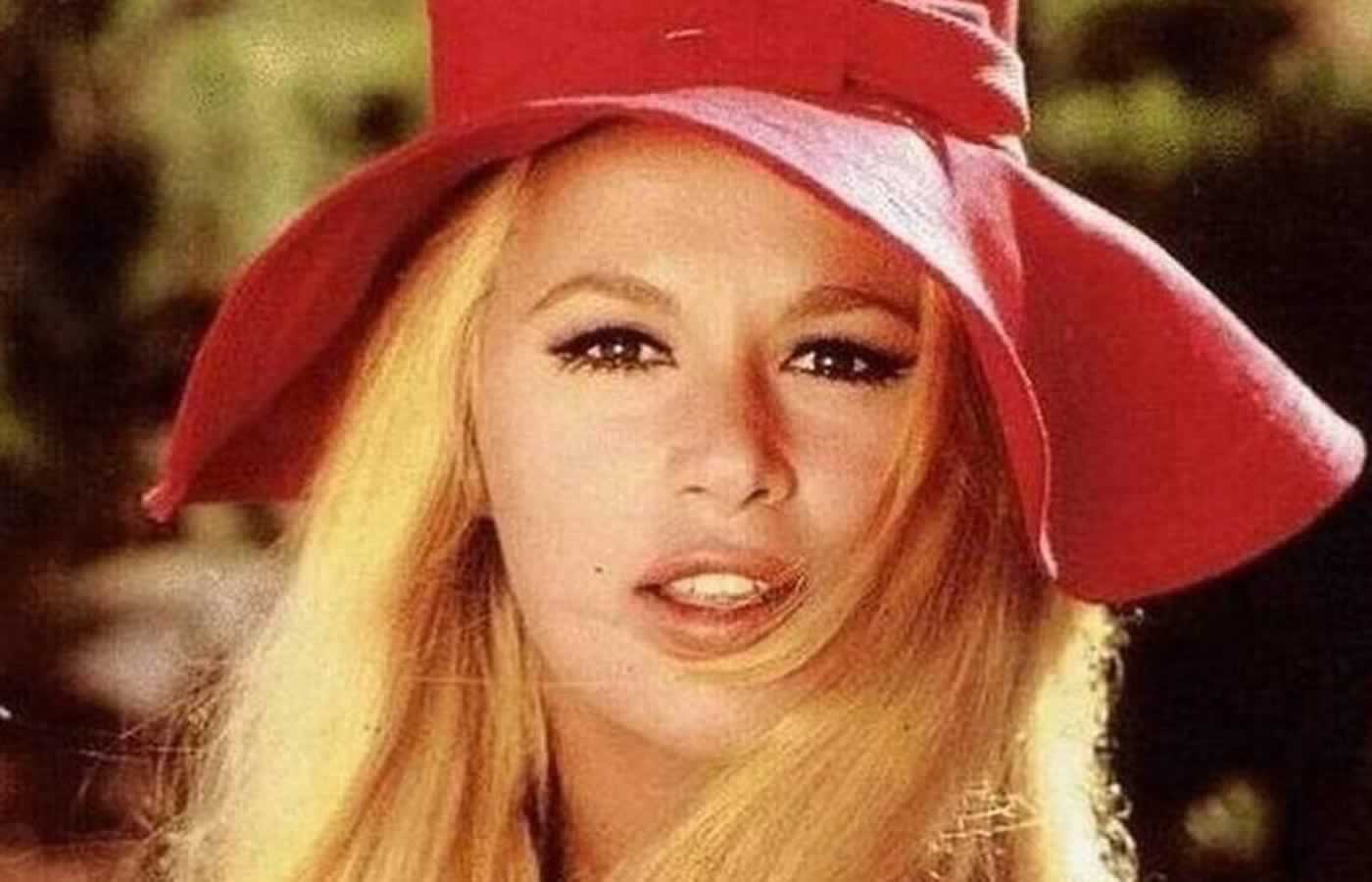 Η Εθνική Σταρ της Ελλάδας, η Αλίκη Βουγιουκλάκη ακόμα και σήμερα, 26 χρόνια μετά τον θάνατο της, παραμένει η πιο δημοφιλής ηθοποιός της χώρας
