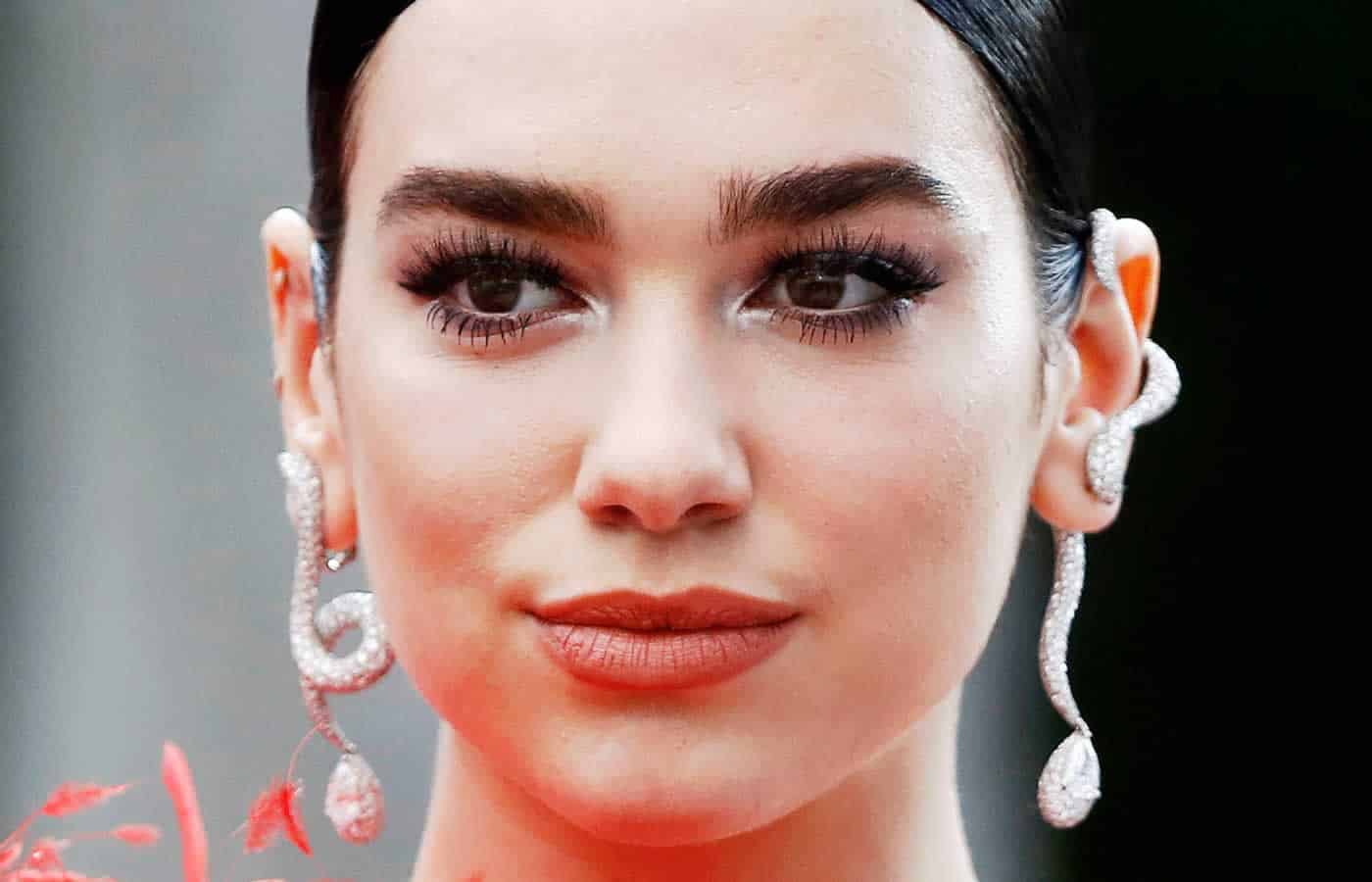 Μια εντυπωσιακή εμφάνιση έκανε η Dua Lipa και αποφάσισε να την μοιραστεί με τους θαυμαστές της, αναρτώντας την στο προσωπικό της