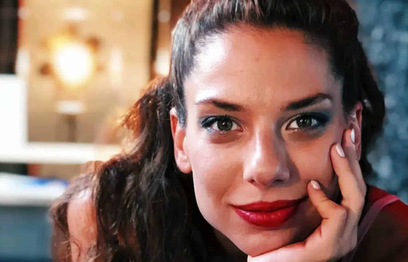 Η πρωταγωνίστρια της σειράς του Alpha «Αυτή η νύχτα μένει» Ηλιάνα Μαυρομάτη είναι μια απο τις γυναικείες παρουσίες της φετινής τηλεοπτικής