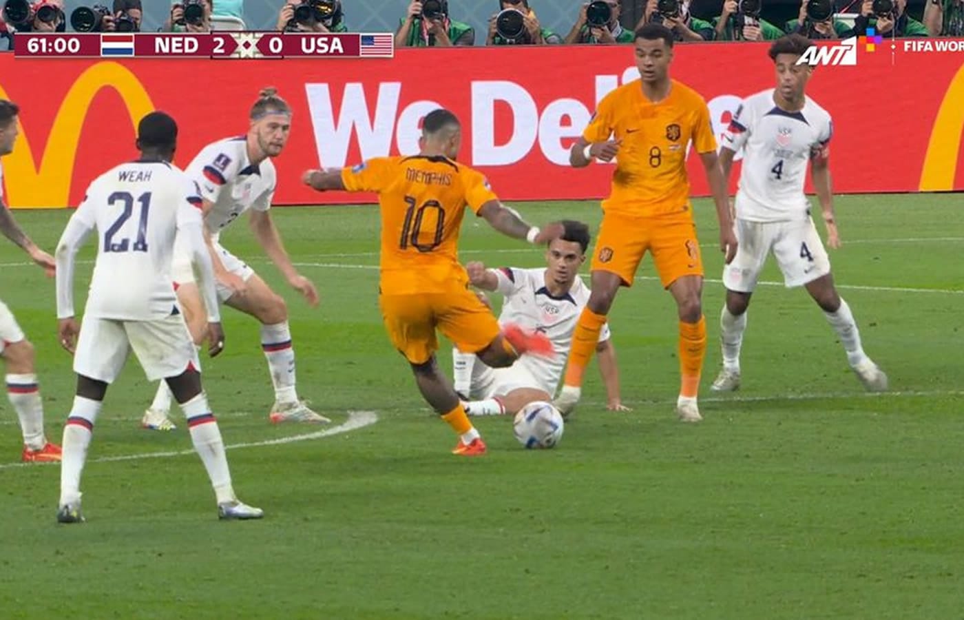 Η Ολλανδία με τα τρία γκολ που πέτυχε απέναντι στις ΗΠΑ κατάφερε να κλείσει μια θέση στα προημιτελικά του Παγκοσμίου Κυπέλλου ποδοσφαίρου