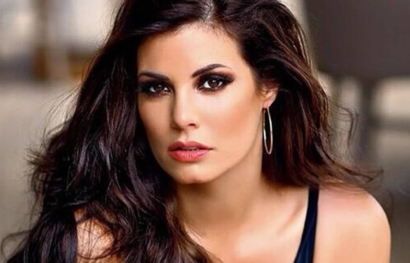 H Μαρία Κορινθίου ποζάρει στο φωτογραφικό φακό φορώντας μόνο εσώρουχα και μαύρες λάτεξ μπότες! Αντέχεις;