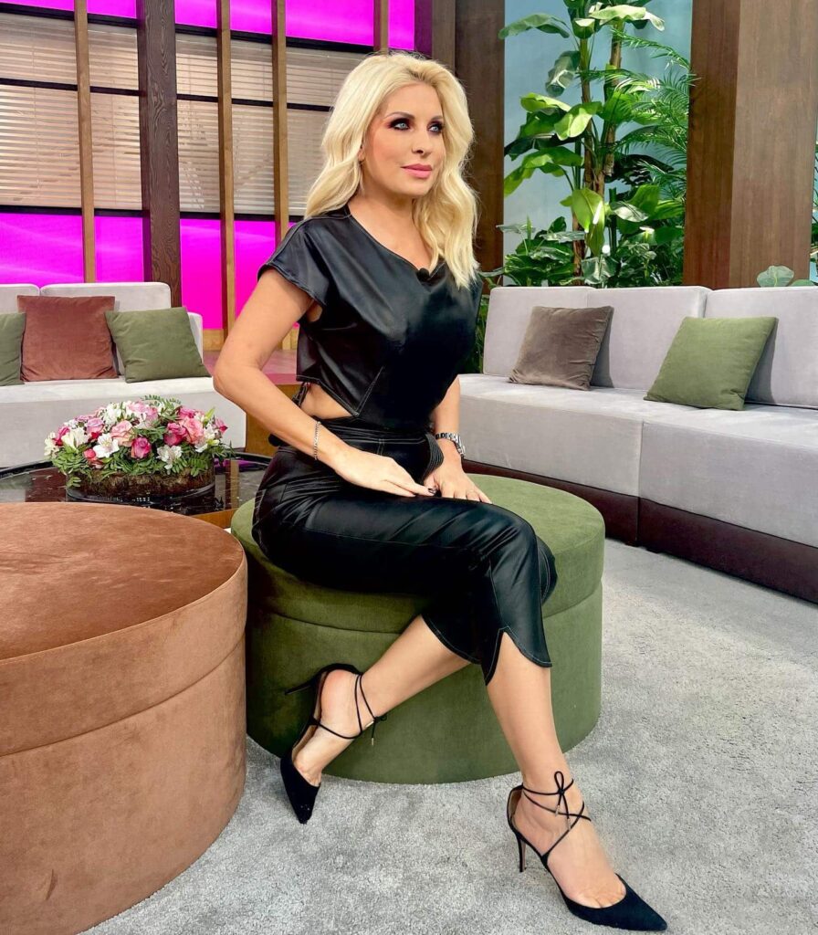 Ελένη Μενεγάκη instagram