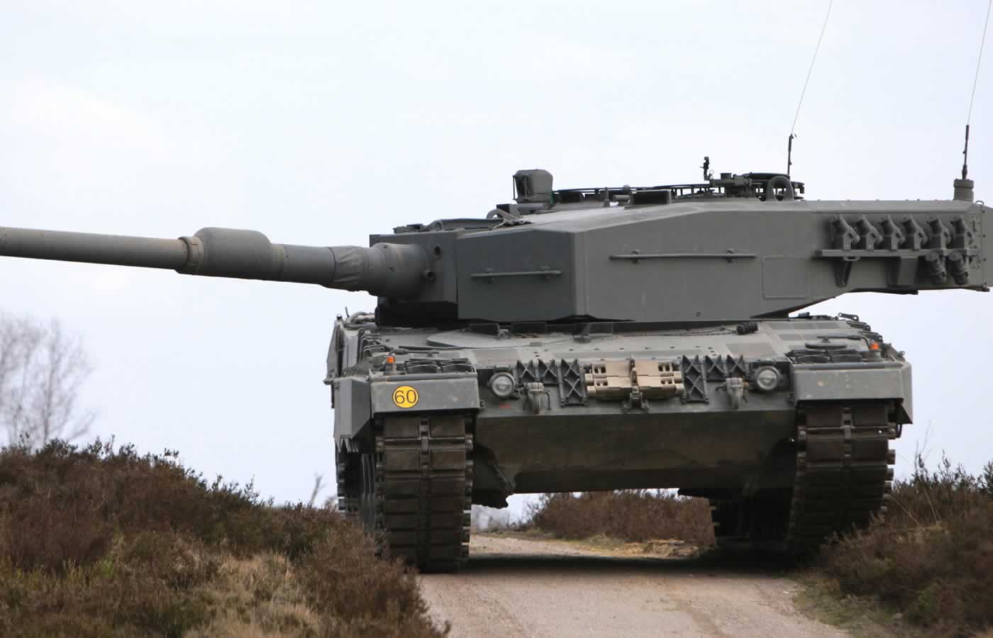 Σύμφωνα με δημοσίευμα της εφημερίδας El Pais σήμερα, η Ισπανία σχεδιάζει να στείλει 4 έως 6 γερμανικής κατασκευής άρματα μάχης Leopard 2A4 στην Ουκρανία, επικαλούμενη κυβερνητικές πηγές που δεν κατονομάζονται.