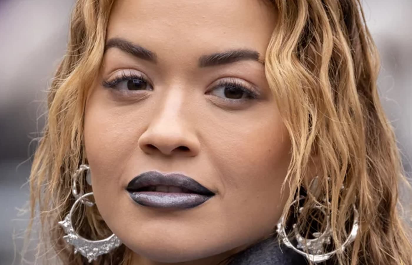 Rita Ora Frosted Blue Lip look