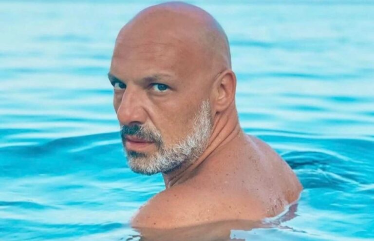 Ο Νίκος Μουτσινάς μοιράζεται την πιο ιερή του στιγμή στο Μπαλί. 1 Νίκος Μουτσινάς