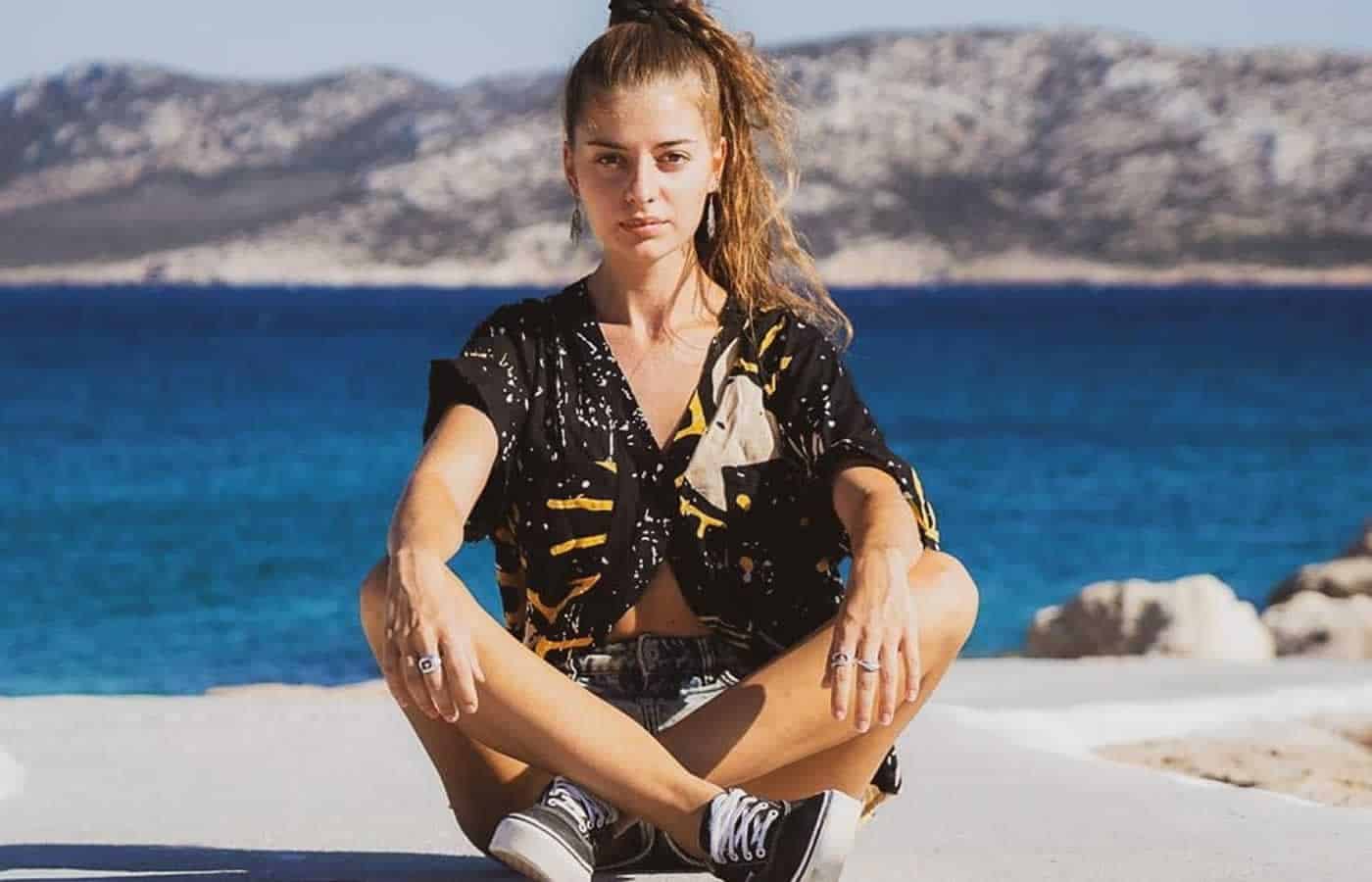 Η «μικρή Φίφη» είναι σίγουρα ένα από τα αγαπημένα μας πρόσωπα στην ελληνική τηλεόραση. Η κατά κόσμον Εύη Δαέλη, είναι μία από τις πιο ταλαντούχες ηθοποιούς του ελληνικού κοινού.