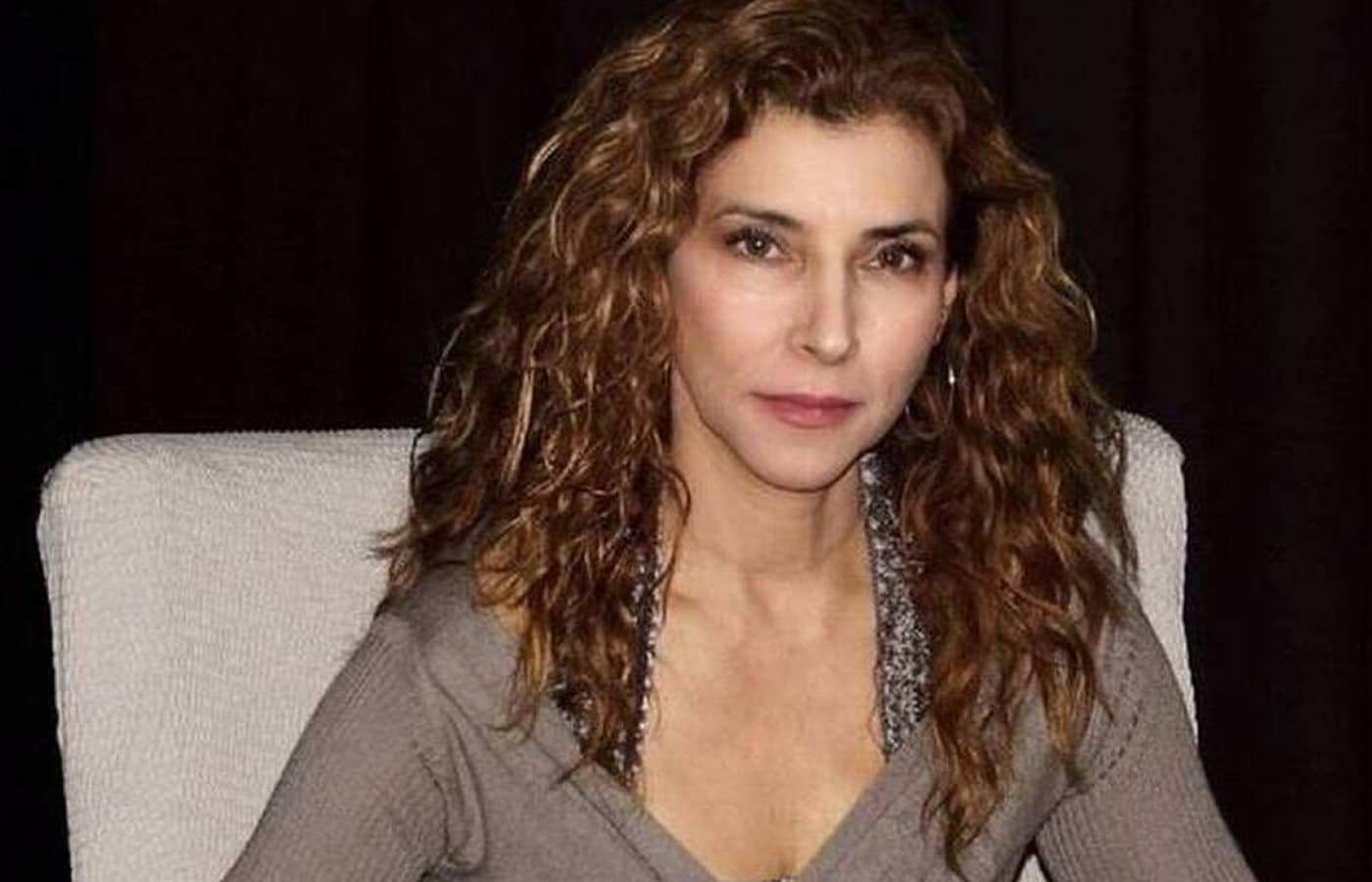 Την Μαρία Παπαλάμπρου την γνωρίσαμε μέσα απο την επιτυχημένη σειρά του ΑΝΤ1 «Και οι παντρεμένοι έχουν ψυχή» όπου έκανε την Νάνσυ την ερωμένη του «Τίγρη» Γιώργου Παρτσαλάκη που είχε τον ρόλο του «Μάκη»!