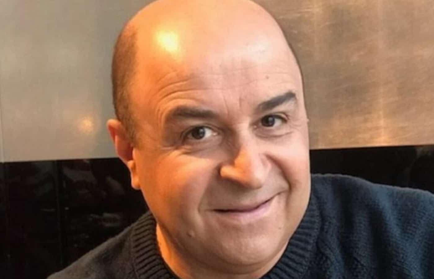 Τον Μάρκο Σεφερλή, αστείο τον λες, όμορφο όμως δεν τον λες! Τον λατρεύουμε μας κάνει και γελάει, είναι ένας και μοναδικός στο είδος του αλλά ωραίος άντρας δεν είναι μην τρελαθούμε!