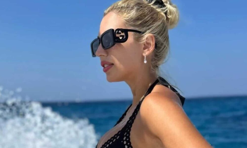 Διακοπές με το φουσκωτό και φωτογραφίες που μυρίζουν καλοκαίρι...είναι τα δώρα της Κωνσταντίνας!