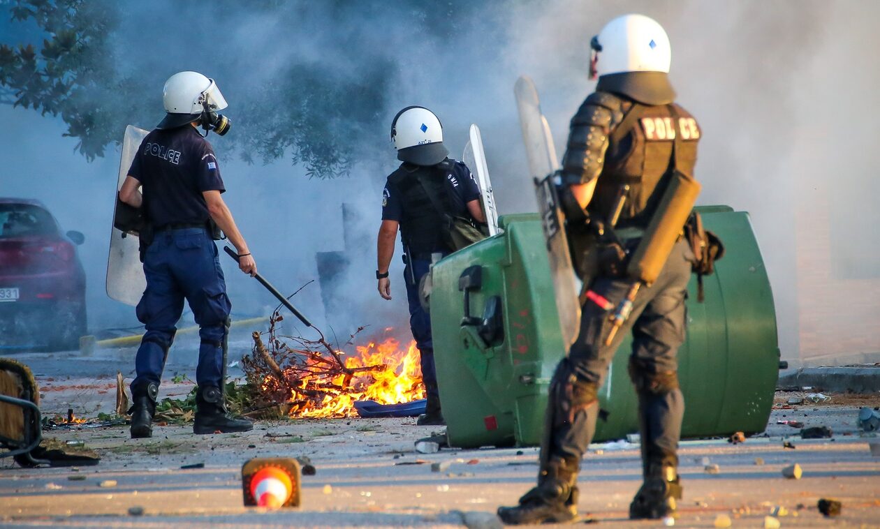 Λάρισα Σάλος με τα ντοκουμέντα από τα επεισόδια κατά την