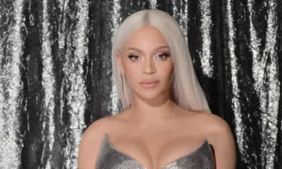 beyonce laberi kai apastraptousa me forema versace stin premiera tis tainias renaissance
