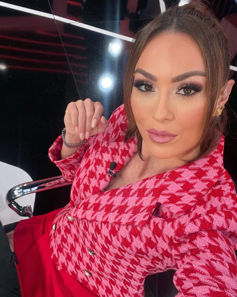 dora panteli 2