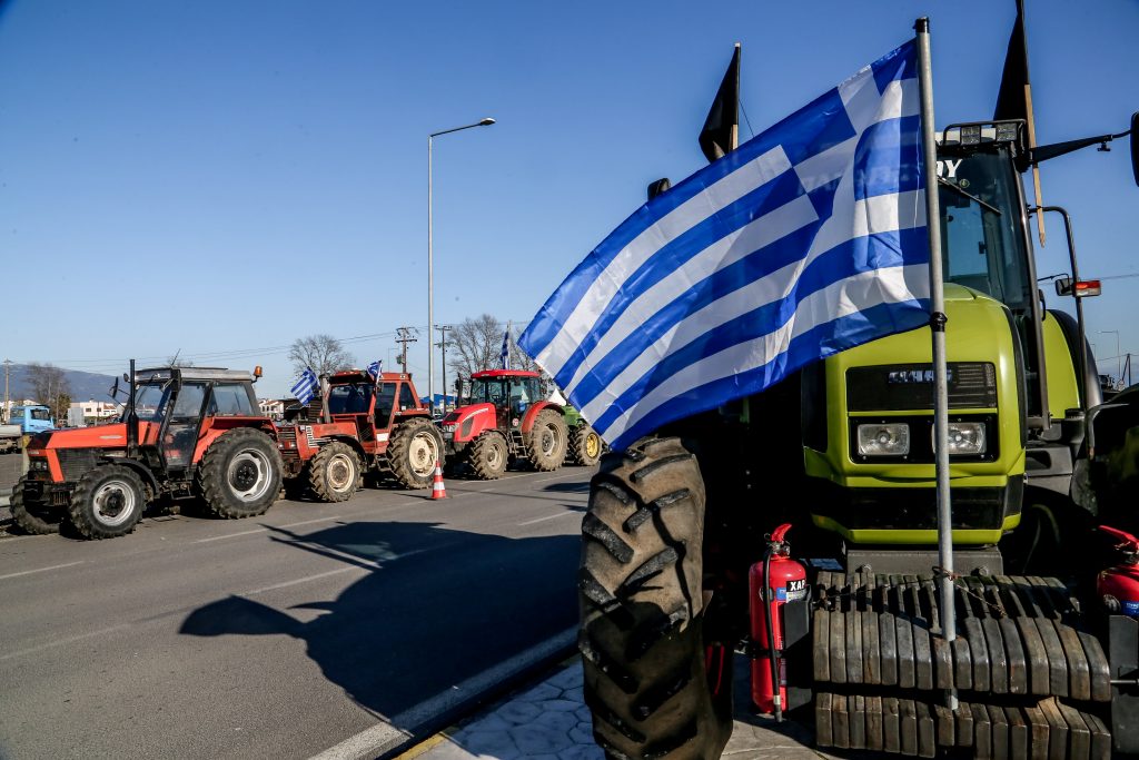 Αγρότες Ελλάδα! Τι θα γίνει με τα μπλόκα