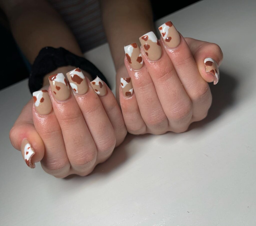 Η νέα τάση στα νύχια «Chocolate Milk nails»