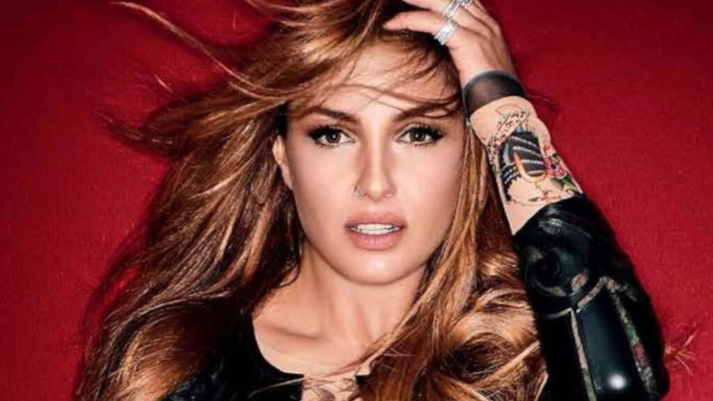 Αποκλείεται να την έχεις ξαναδεί έτσι την Έλενα Παπαρίζου! 1 apokleietai na tin echeis xanadei etsi tin elena paparizoy