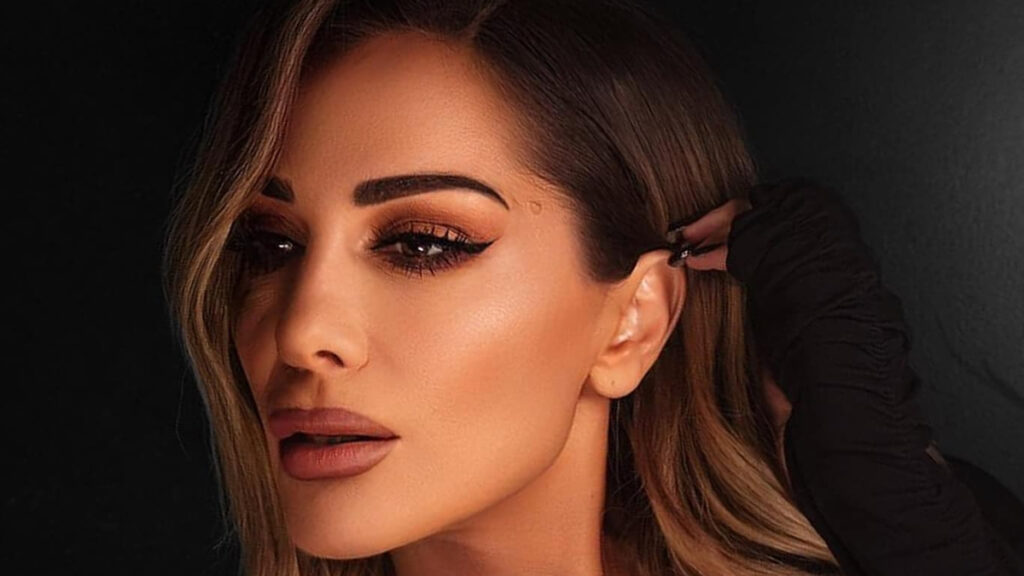 Δέσποινα Βανδή: Η "JLo της Ελλάδας" μαγνητίζει τα βλέμματα με σούπερ φόρεμα 1 despoina vandi i jlo tis elladas magnitizei ta vlemmata me soyper forema