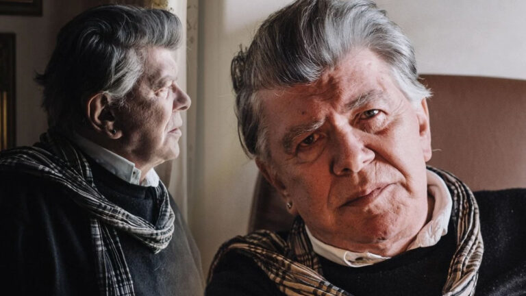 efyge apo tin zoi o dimos moytsis se ilikia 86 eton