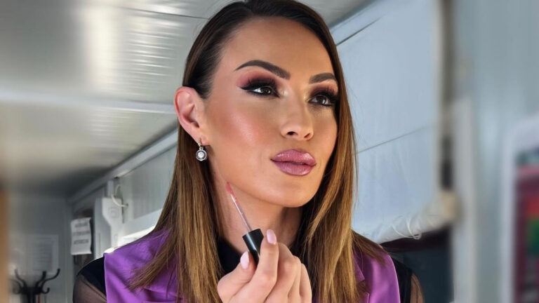 Φωτιά στο Instagram: Η Δώρα Παντέλη στέλνει φιλιά με... μίνι! 1 fotia sto instagram i dora panteli stelnei filia me mini