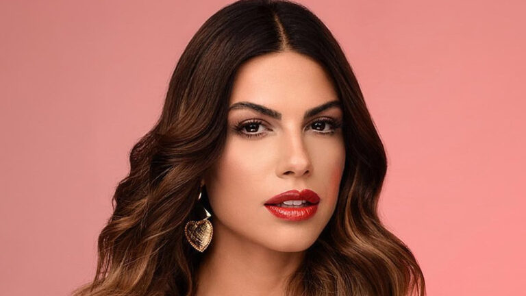 i christina kefala xesikonei toys thaymastes tis me kalokairini diathesi