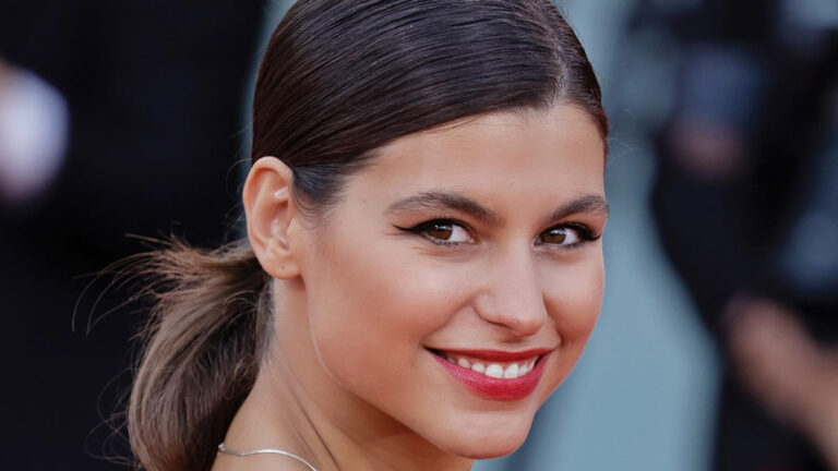 Η Δανάη Παππά κάνει κατακόρυφο με το μπικίvι της κι εμείς τα είδαμε ΟΛΑ από…κάτω! 1 i danai pappa kanei katakoryfo me to mpikivi tis ki emeis ta eidame ola apokato