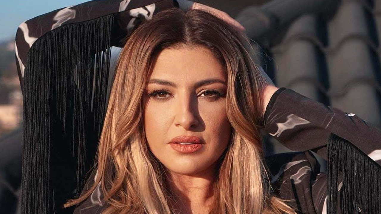 i elena paparizoy pio sexi apo pote deite to dermatino look poy ekane ta social media na paraliroyn