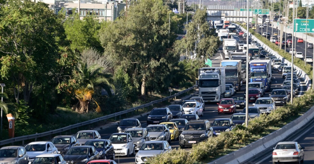 Κηφισός, Αθηνών, παραλιακή: Καθυστερήσεις έως και 30 λεπτά στους οδηγούς. 1 kifisos athinon paraliaki kathysteriseis eos kai 30 lepta stoys odigoys