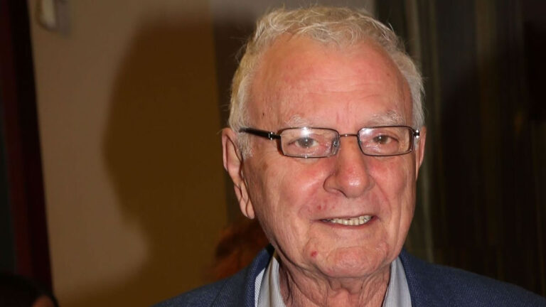 Κώστας Χαρδαβέλλας: Ο δημοσιογράφος έχασε τη φωνή του - «Είναι σαν θηρίο στο κλουβί» 1 Κώστας Χαρδαβέλλας