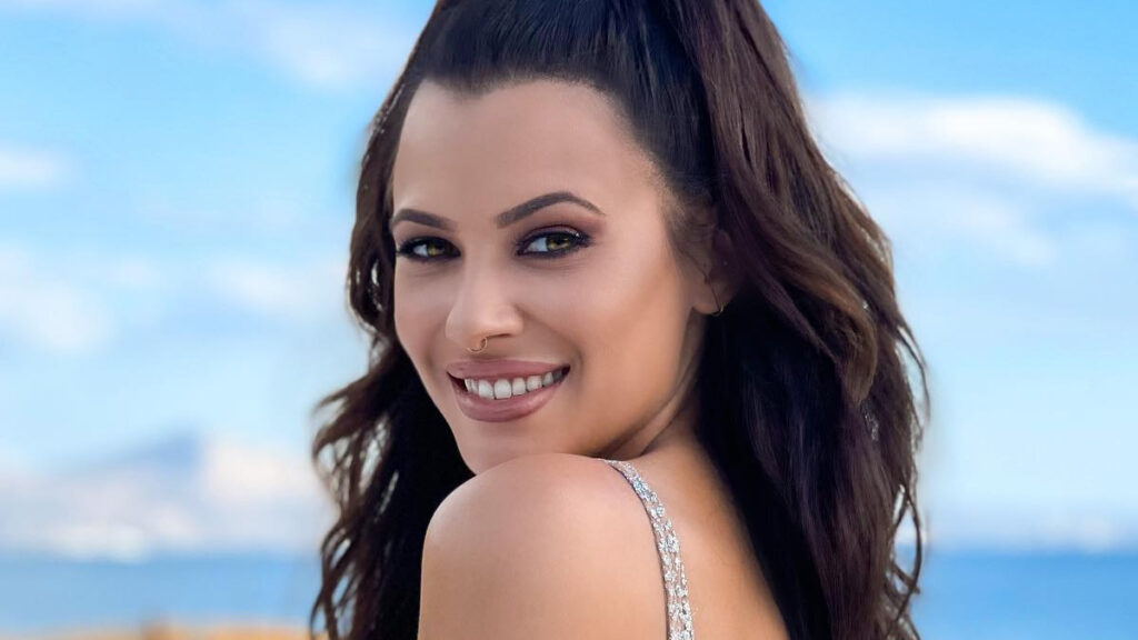 laoyra narges mia mama influencer poy empneei