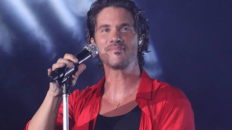 Νίκος Οικονομόπουλος