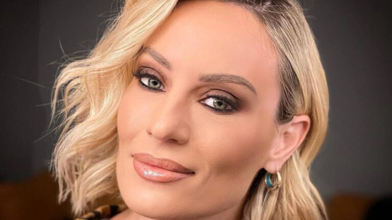 Όταν η Ελεονώρα Μελέτη κυκλοφορούσε με κοτσίδακια και αβυσσαλέο «ντεκολτέ» στο ΟΑΚΑ 1 Ελεονώρα Μελέτη