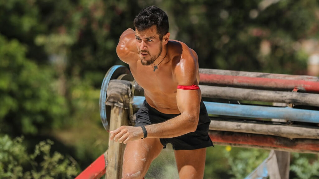 survivor spoiler poios tha apochairetisei ton agio dominiko skliri monomachia gia tesseris kokkinoys