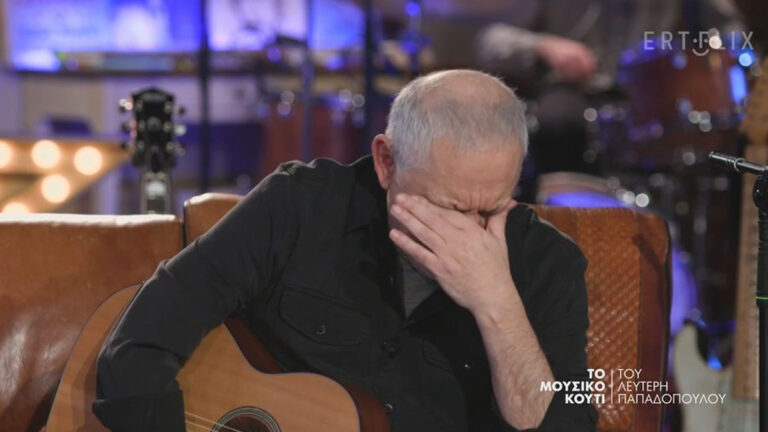 synaisthimatika fortismenos o nikos portokalogloy sto moysiko koyti video