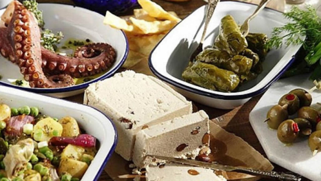 ti trome tin periodo tis nisteias tis sarakostis