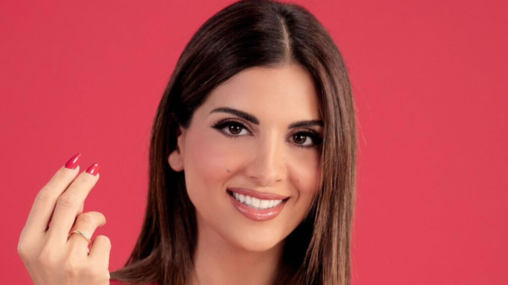 Total black θρίαμβος με δερμάτινο μίνι: Η Σταματίνα Τσιμτσιλή μαγνητίζει τα βλέμματα 1 Σταματίνα Τσιμτσιλή